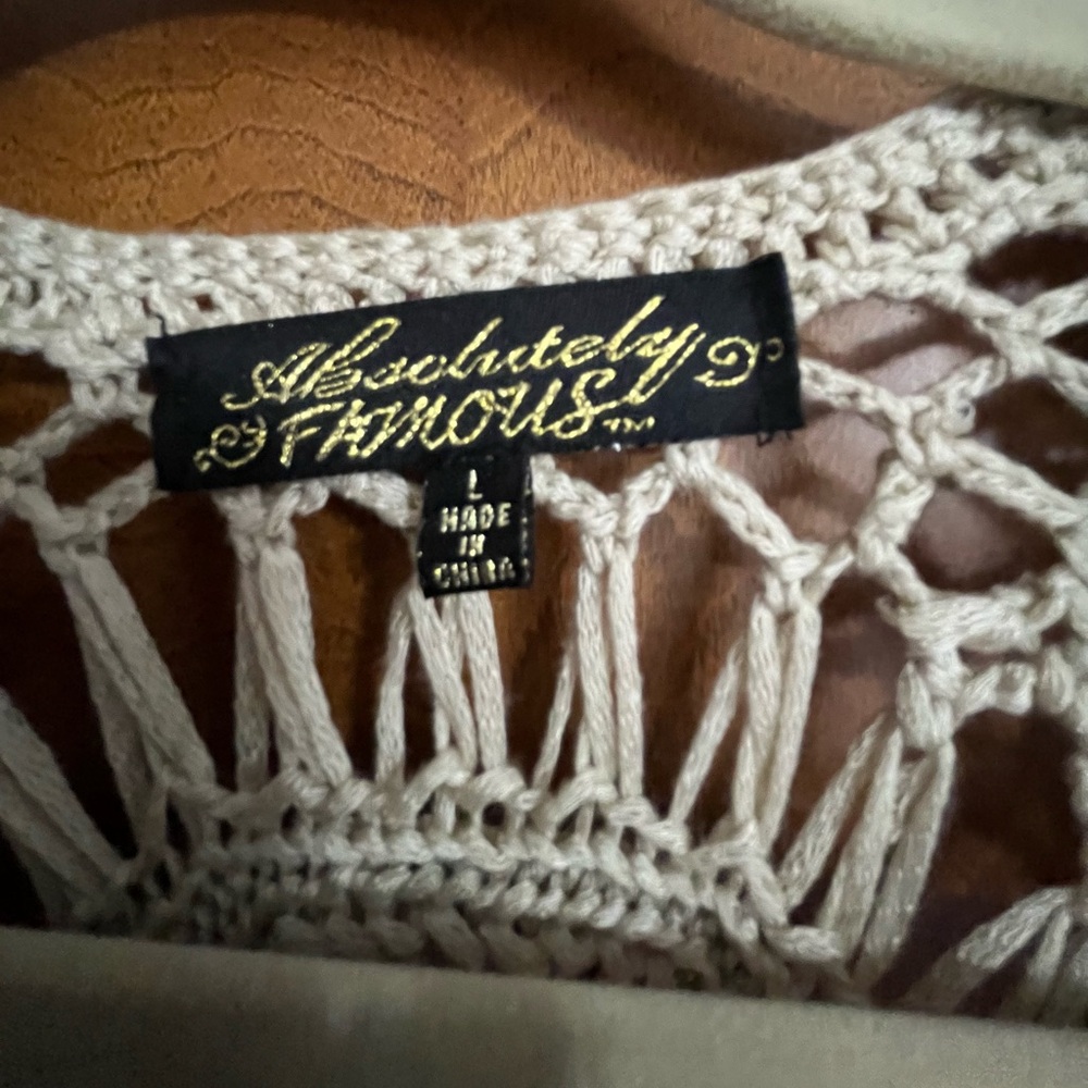 ABSOLUTELY FAMOUS Ladies Size Large Taupe Color Crochet Short Sleeve Shrug. - Picture 3 of 8